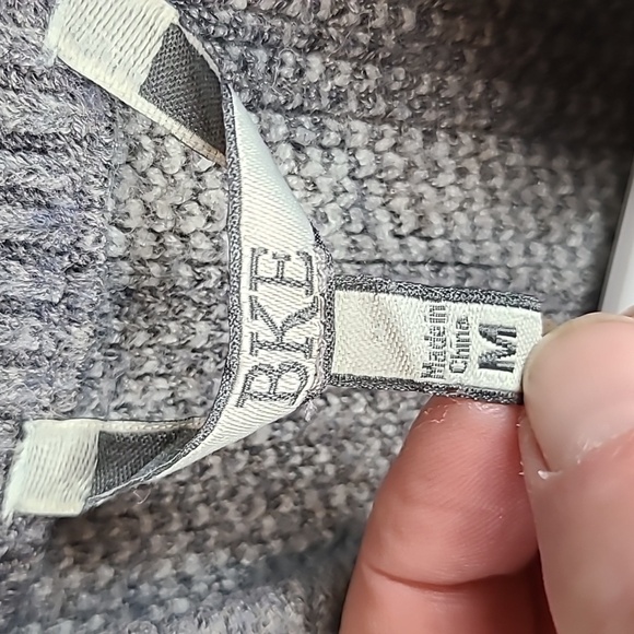 BKE women's meduim cardigan. - Picture 3 of 4